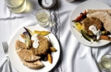 Bonenburger Met Geroosterde Groenten En Yoghurtsaus