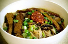 pho met seitan en noedels